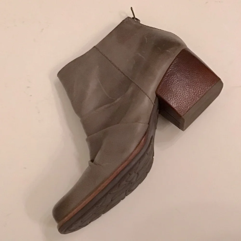 KORK-EASE, Women’s Kissel Taupe Ruched Leather Bootie Block Heel Ankle Boot Sz 8